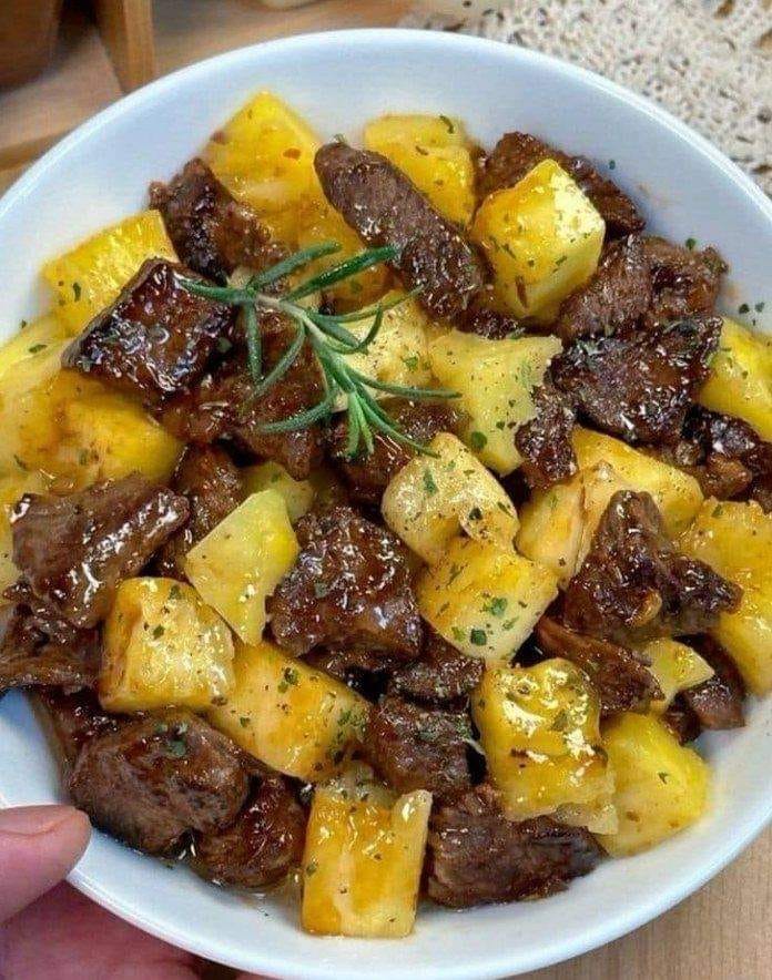 Cubinhos de Carne Frita com Mandioca